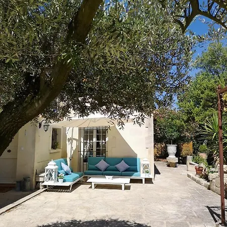Alojamento de Acomodação e Pequeno-almoço Des Agapes Beaucaire (Gard)