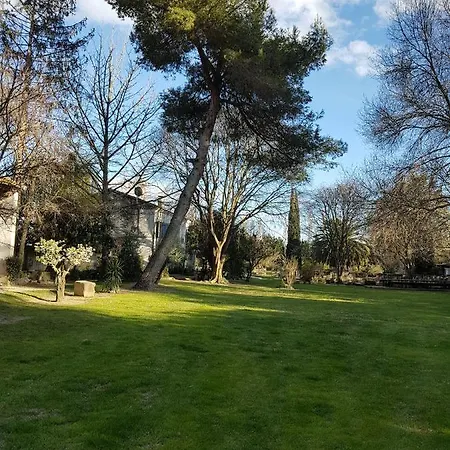 Des Agapes 3* Beaucaire (Gard)