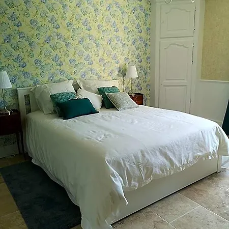 Des Agapes Bed & Breakfast 3*