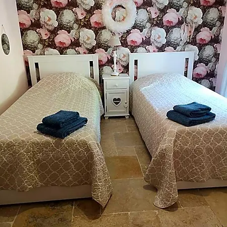 Des Agapes 3* Beaucaire (Gard)