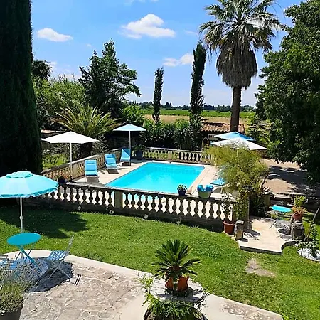 Des Agapes Bed & Breakfast 3*